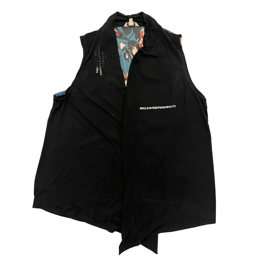 Upcycling Weste mit floralen Details