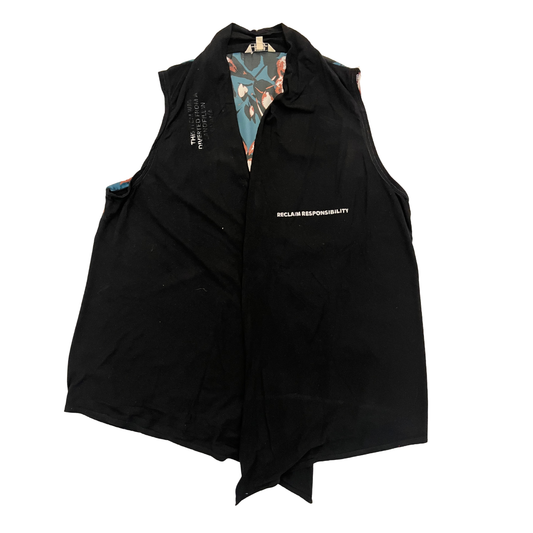 Upcycling Weste mit floralen Details