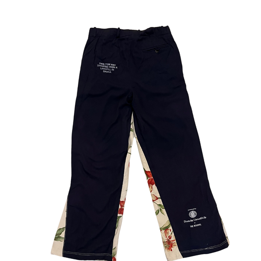 Upcycling Hose – dunkelblau floral