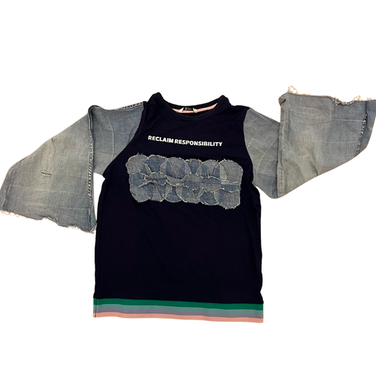 Upcycled Pullover mit denim Ärmeln
