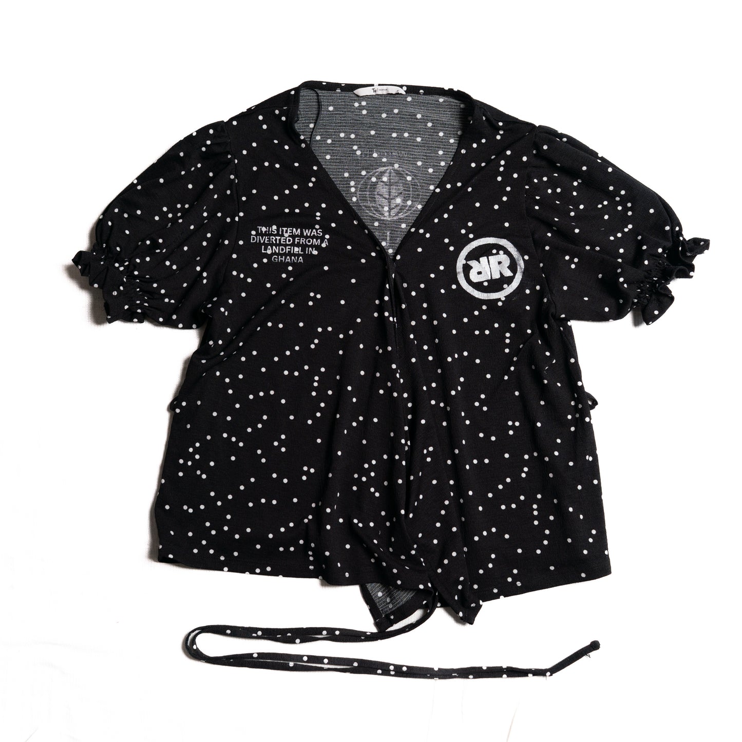 Upcycling-Bluse mit kleinen Polka Dots